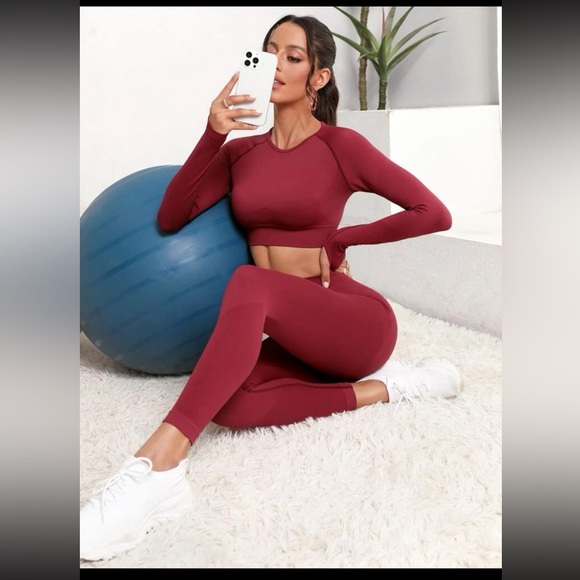 SHEIN Seamless Raglan Sleeve Sports Set // Size Medium (6) // Color: Burgundy - Picture 1 of 7